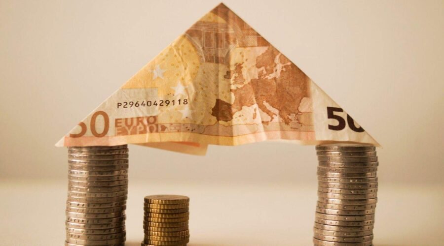 Who Pays the Commission to the Real Estate Agent ?